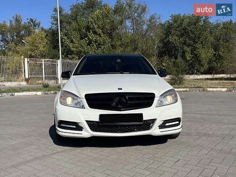 Седан Mercedes-Benz C-Class 2011 в Ужгороде