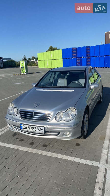 Mercedes-Benz C-Class 2005