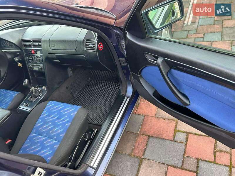 Седан Mercedes-Benz C-Class 1999 в Львове