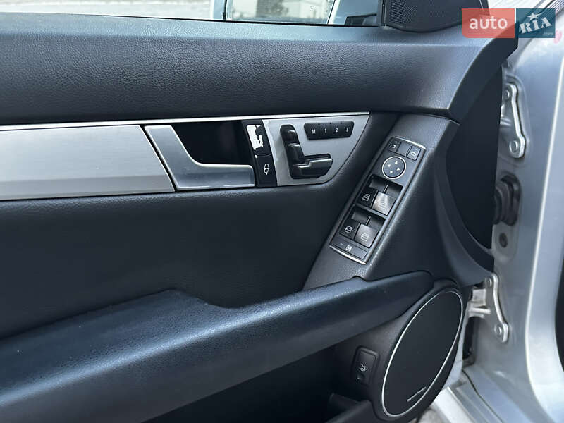 Седан Mercedes-Benz C-Class 2012 в Коломые