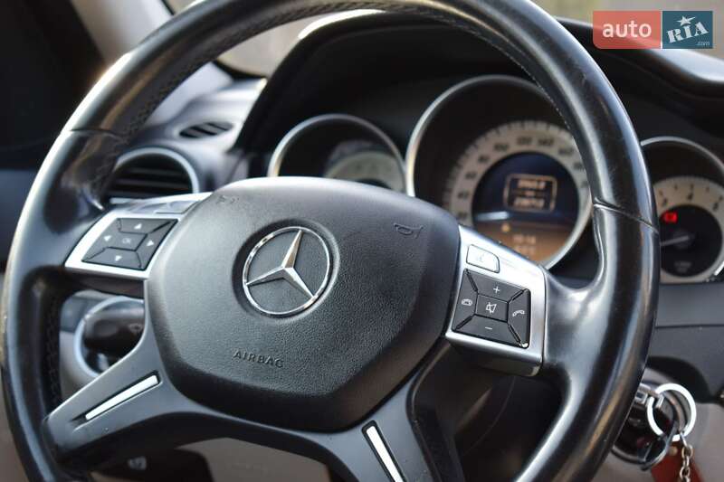 Седан Mercedes-Benz C-Class 2011 в Бучаче фото 40 Седан Mercedes-Benz C-Class 2011 в Бучаче