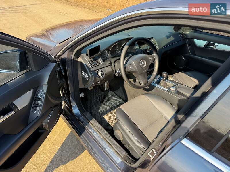 Седан Mercedes-Benz C-Class 2008 в Кривом Роге