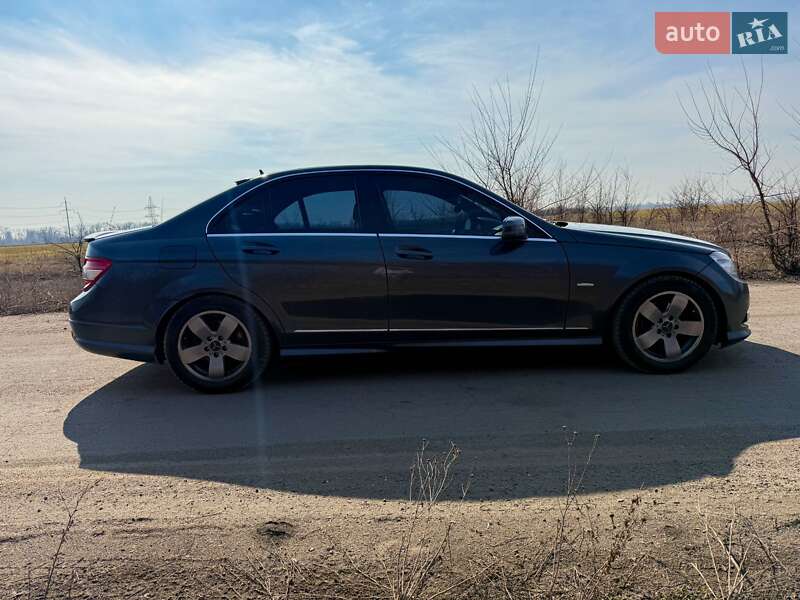 Седан Mercedes-Benz C-Class 2008 в Кривом Роге