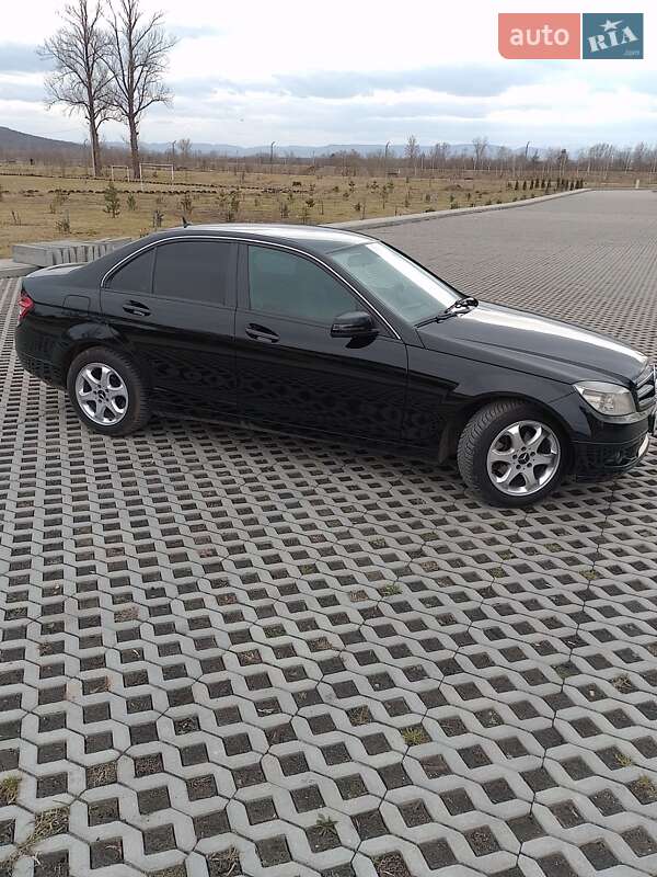 Седан Mercedes-Benz C-Class 2009 в Ивано-Франковске