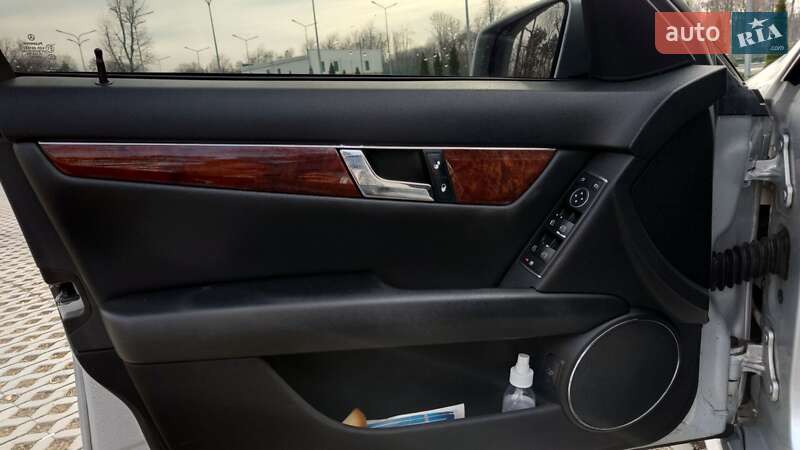 Седан Mercedes-Benz C-Class 2010 в Харкові