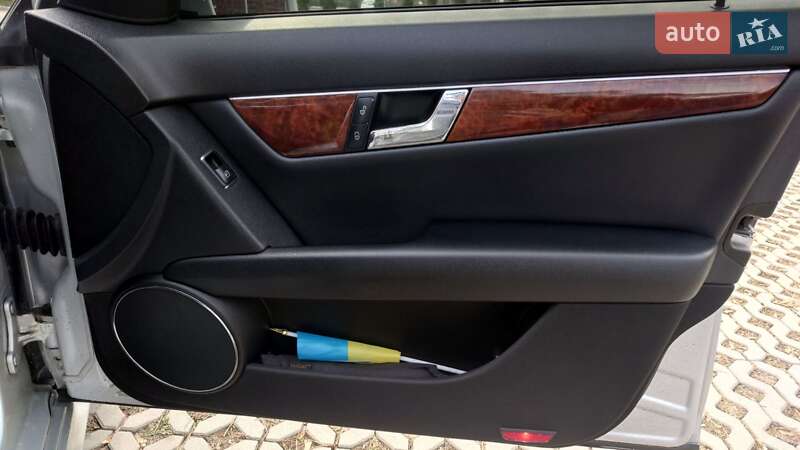 Седан Mercedes-Benz C-Class 2010 в Харкові