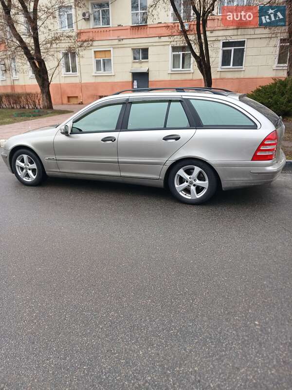 Універсал Mercedes-Benz C-Class 2003 в 