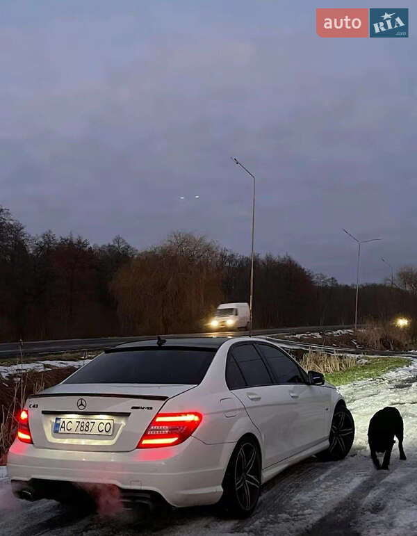 Mercedes-Benz C-Class 2011