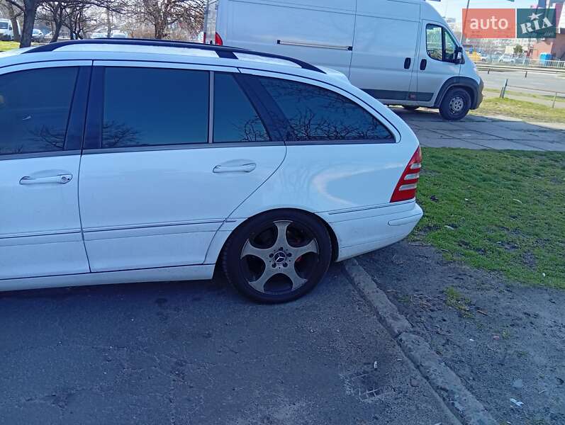 Универсал Mercedes-Benz C-Class 2001 в Киеве