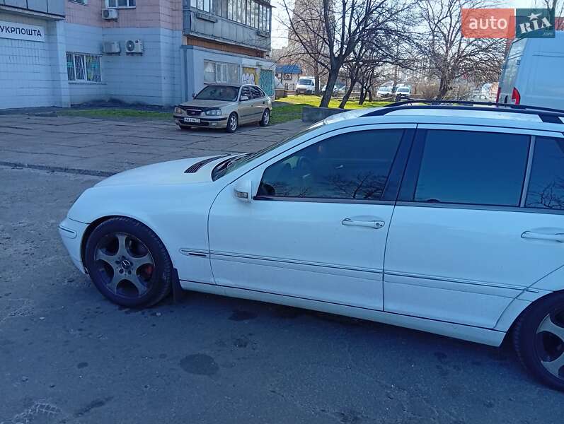 Универсал Mercedes-Benz C-Class 2001 в Киеве