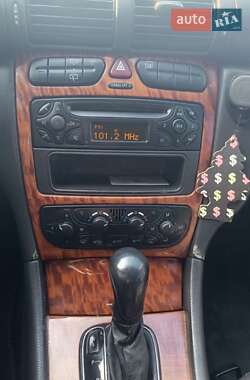 Універсал Mercedes-Benz C-Class 2003 в 