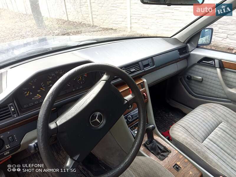 Седан Mercedes-Benz C-Class 1991 в Киеве фото 3 Седан Mercedes-Benz C-Class 1991 в Киеве
