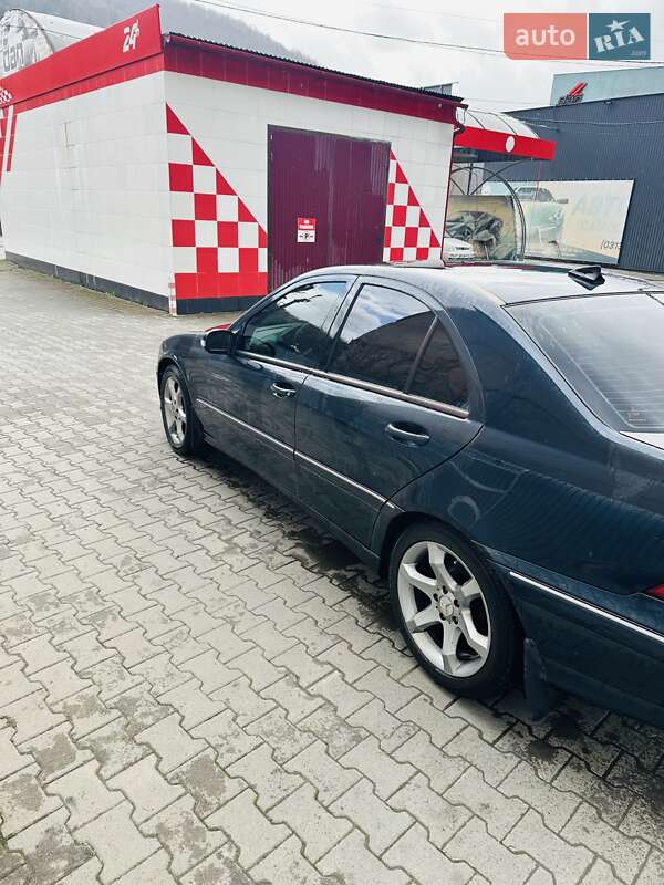 Седан Mercedes-Benz C-Class 2004 в Рахове