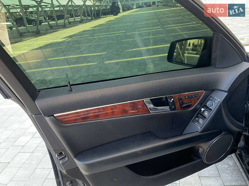 Седан Mercedes-Benz C-Class 2010 в Винниках