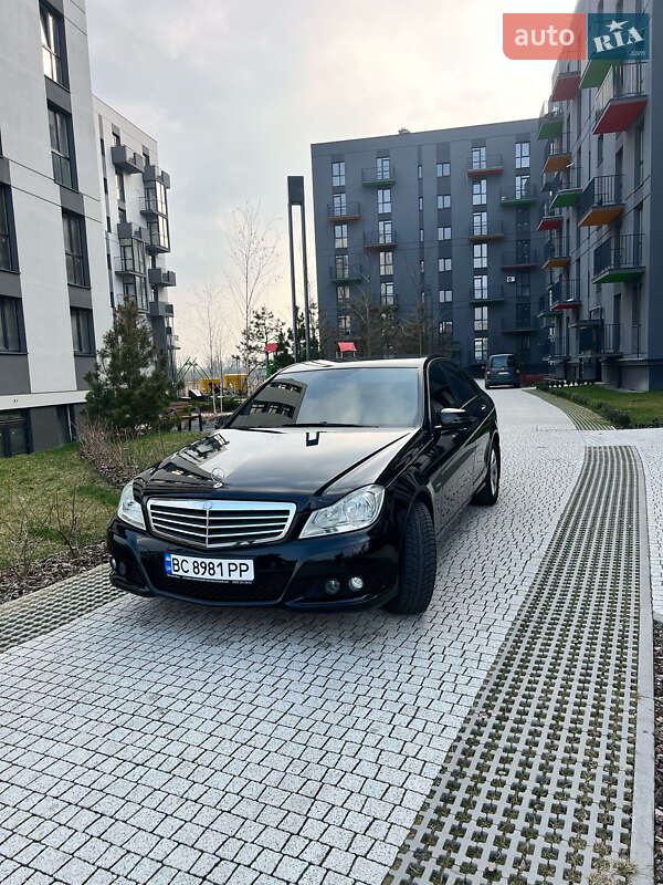 Mercedes-Benz C-Class 2011