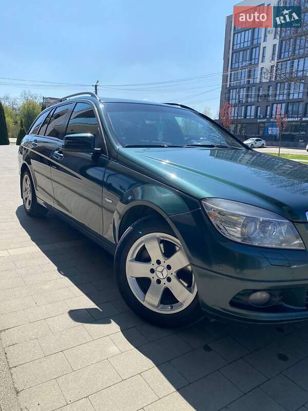 Универсал Mercedes-Benz C-Class 2010 в Ужгороде