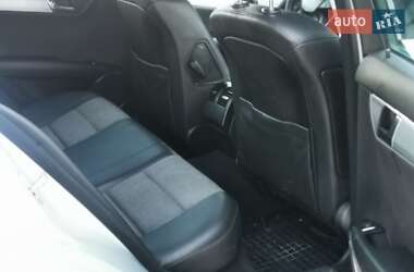 Універсал Mercedes-Benz C-Class 2011 в 