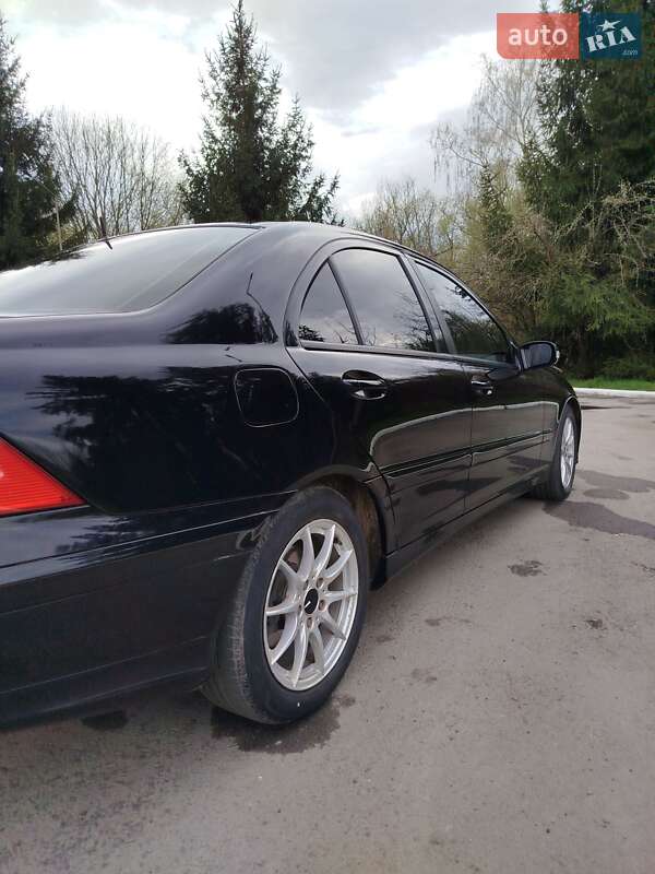 Седан Mercedes-Benz C-Class 2005 в Жидачове