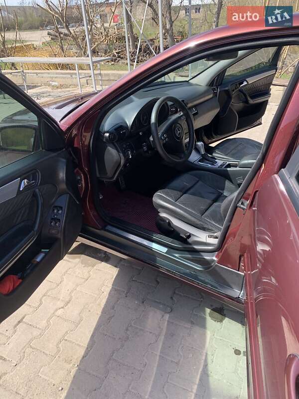 Седан Mercedes-Benz C-Class 2006 в Чернівцях