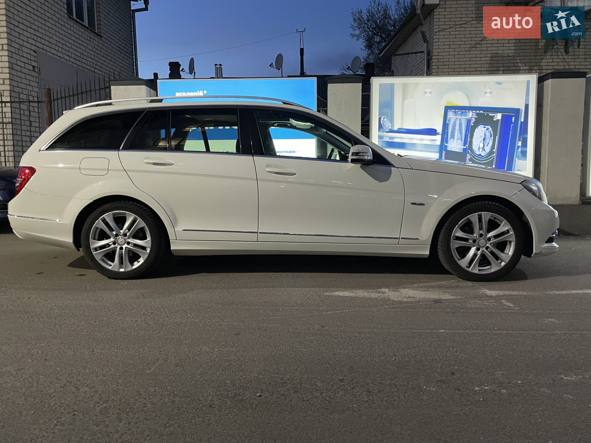 2011 Mercedes-Benz C-klasse - мініатюра 3