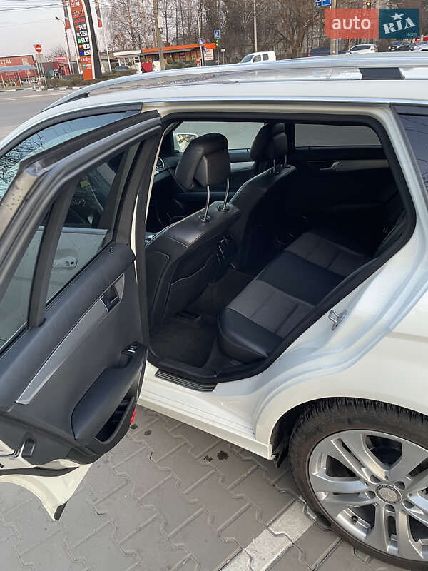 Универсал Mercedes-Benz C-Class 2011 в Житомире