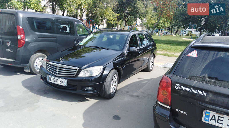 Універсал Mercedes-Benz C-Class 2010 в Дніпрі
