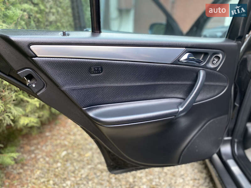 Универсал Mercedes-Benz C-Class 2004 в Львове