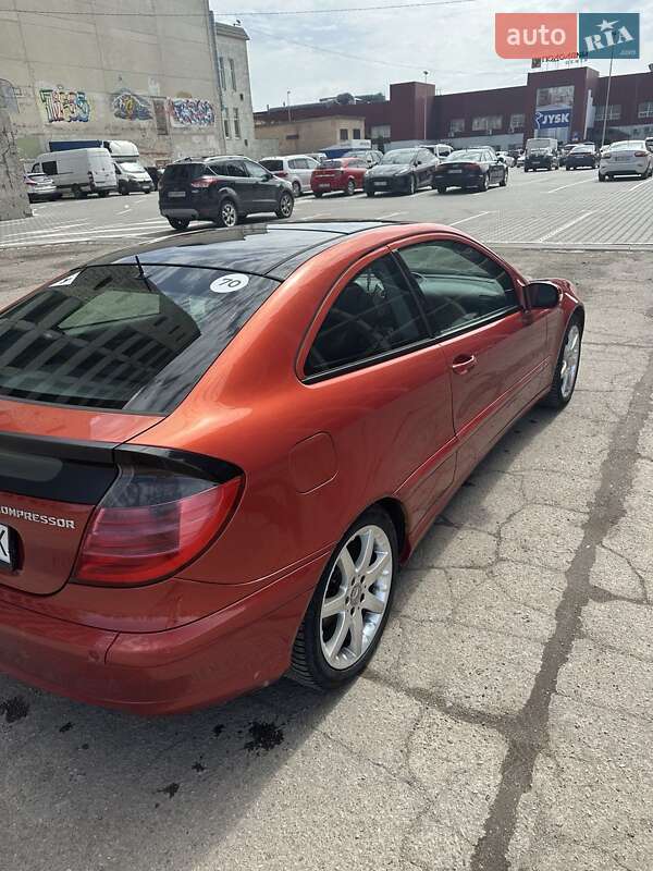 Купе Mercedes-Benz C-Class 2002 в Тернополі
