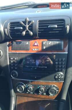 Седан Mercedes-Benz C-Class 2005 в 