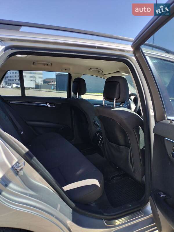 Універсал Mercedes-Benz C-Class 2009 в Івано-Франківську