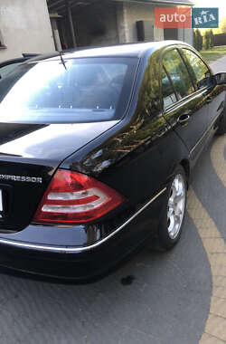 Седан Mercedes-Benz C-Class 2005 в 