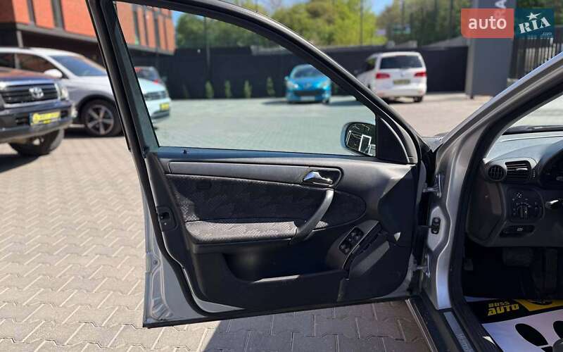 Универсал Mercedes-Benz C-Class 2004 в Черновцах