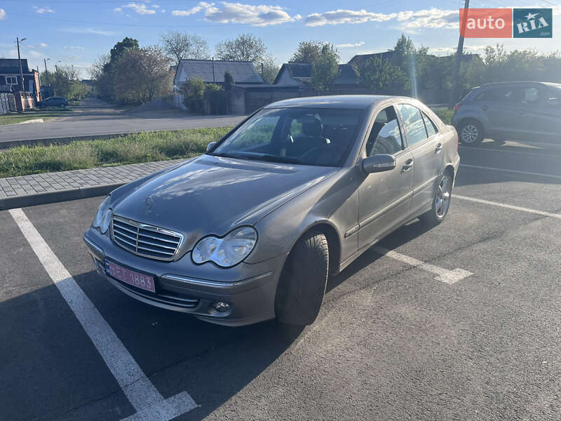 Седан Mercedes-Benz C-Class 2004 в Киеве