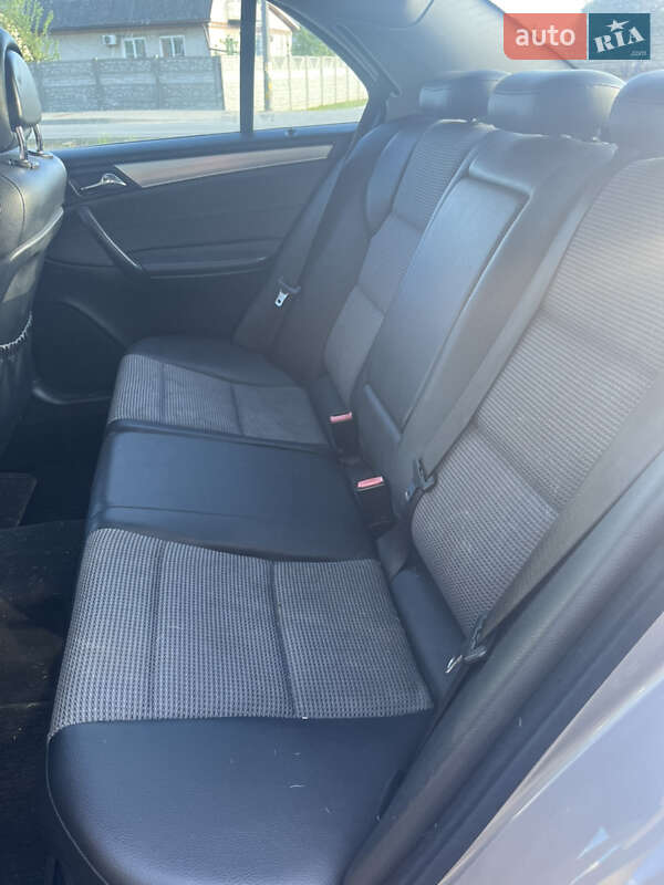 Седан Mercedes-Benz C-Class 2004 в Киеве