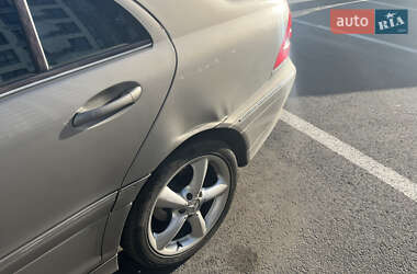 Седан Mercedes-Benz C-Class 2004 в 