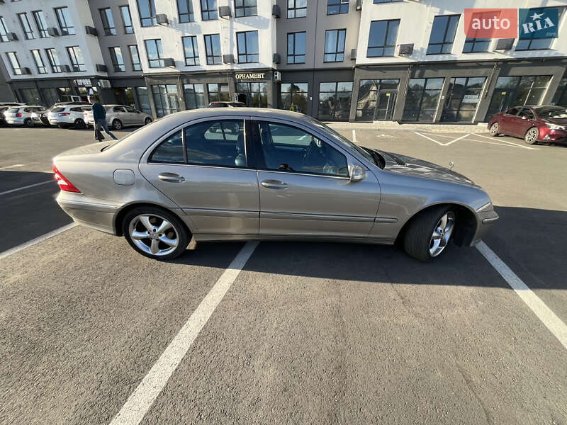 Седан Mercedes-Benz C-Class 2004 в Киеве