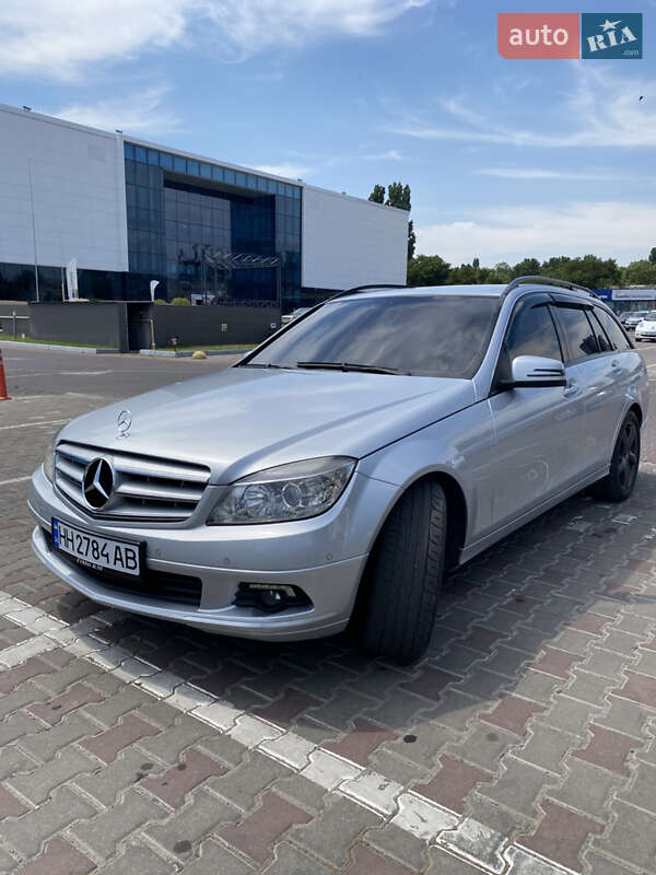 Универсал Mercedes-Benz C-Class 2009 в 