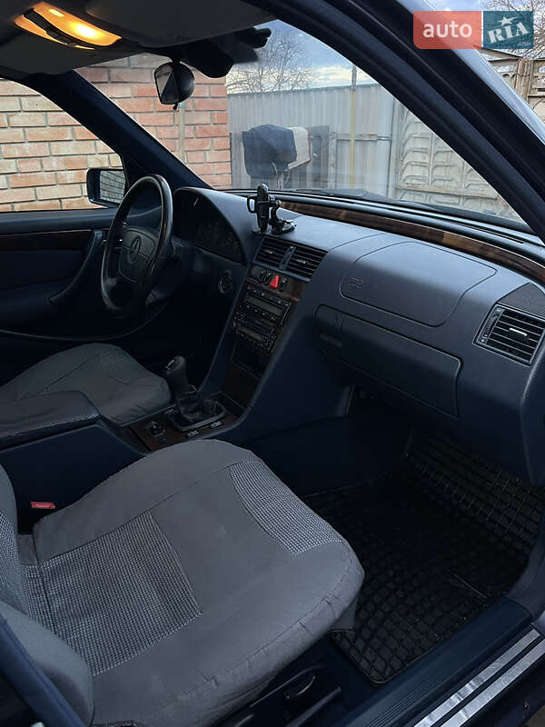 Седан Mercedes-Benz C-Class 1998 в Кропивницком