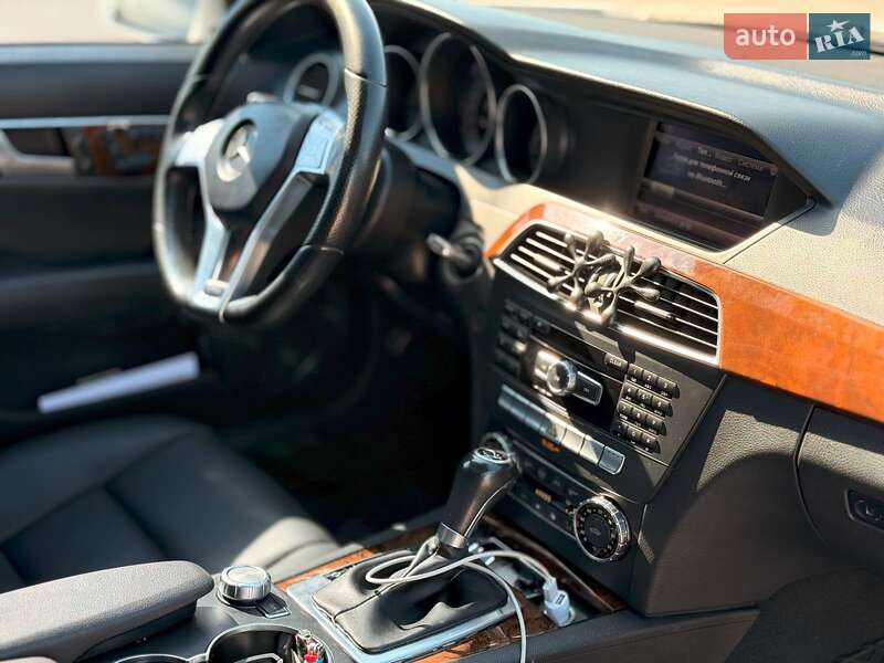 Седан Mercedes-Benz C-Class 2012 в Львове