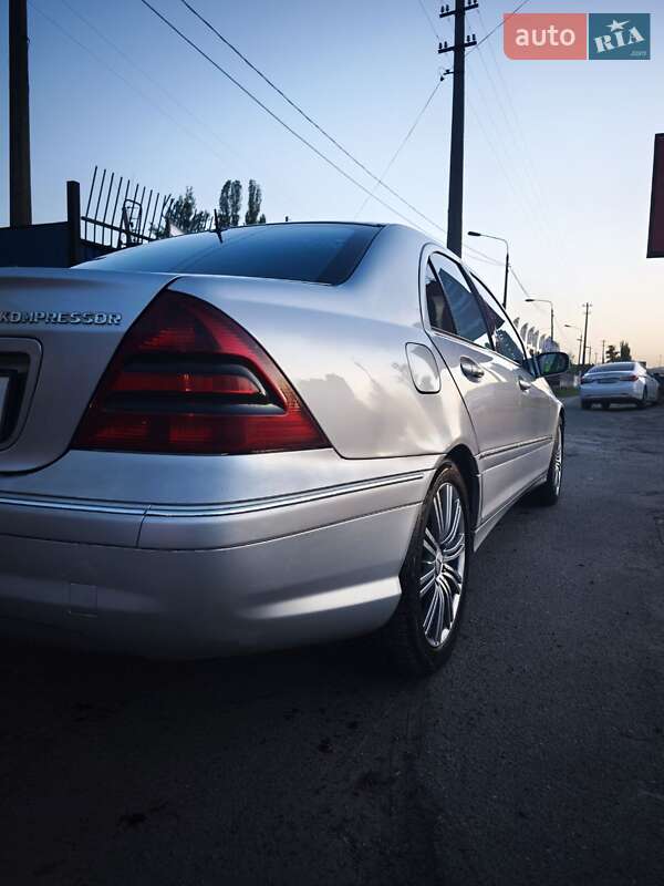 Седан Mercedes-Benz C-Class 2005 в Киеве