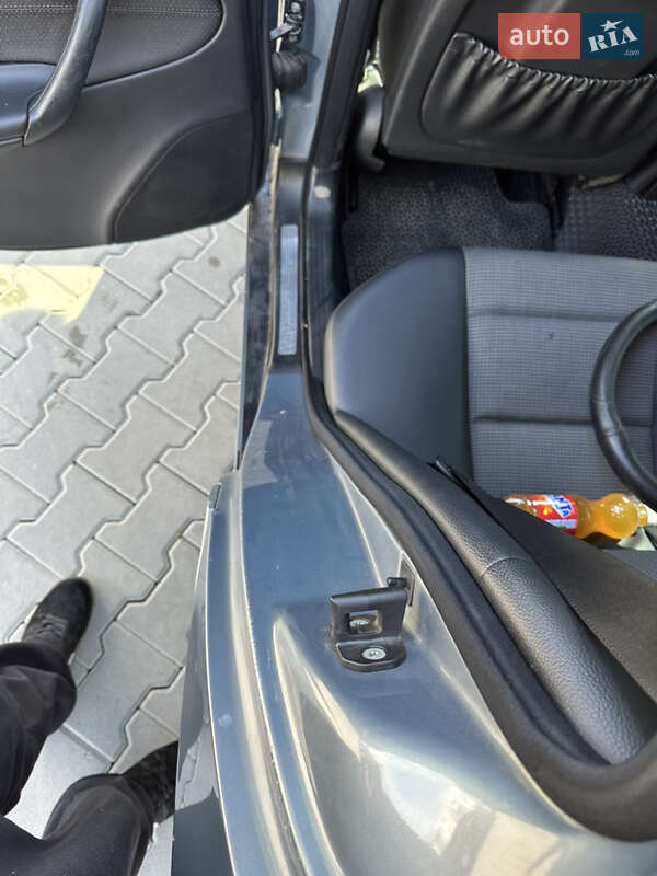 Седан Mercedes-Benz C-Class 2004 в Львові