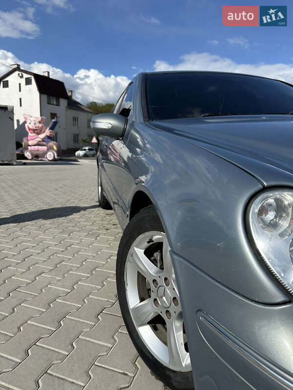 Седан Mercedes-Benz C-Class 2004 в Львові
