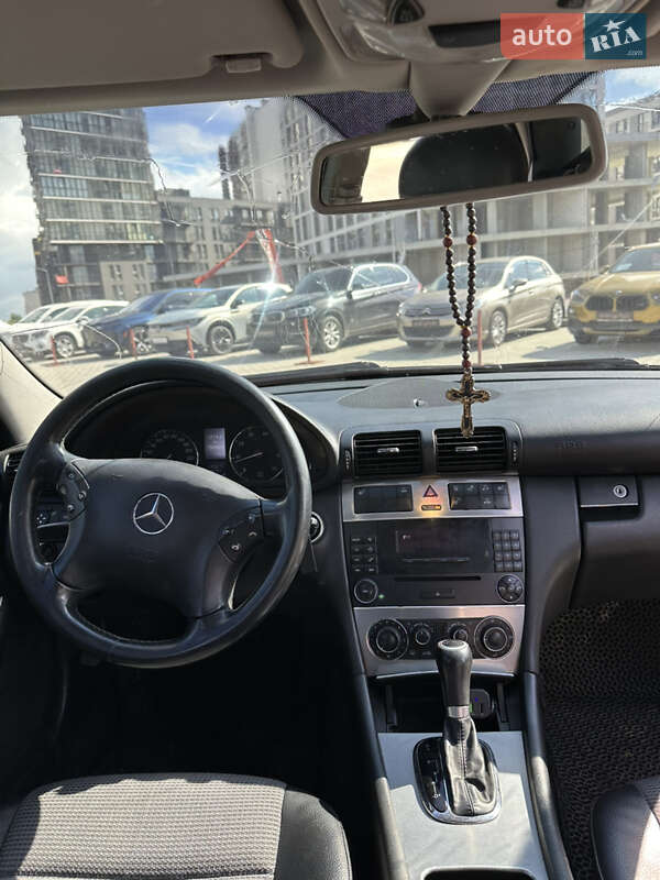 Седан Mercedes-Benz C-Class 2004 в Львові