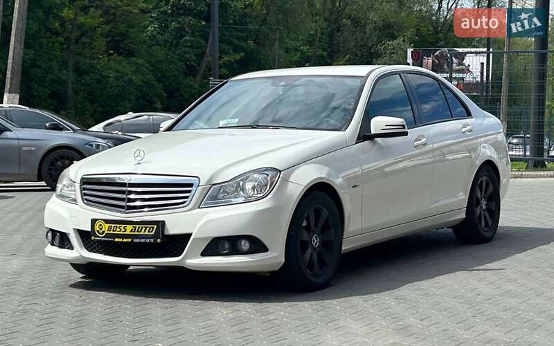 Седан Mercedes-Benz C-Class 2011 в Чернівцях