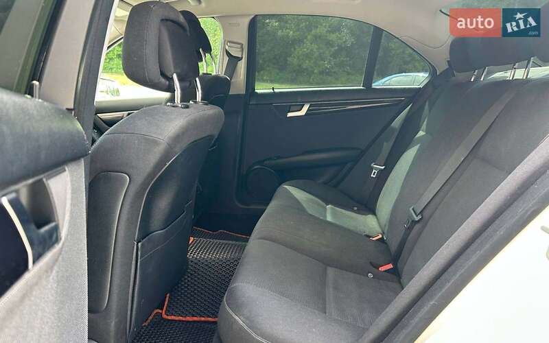 Седан Mercedes-Benz C-Class 2011 в Чернівцях