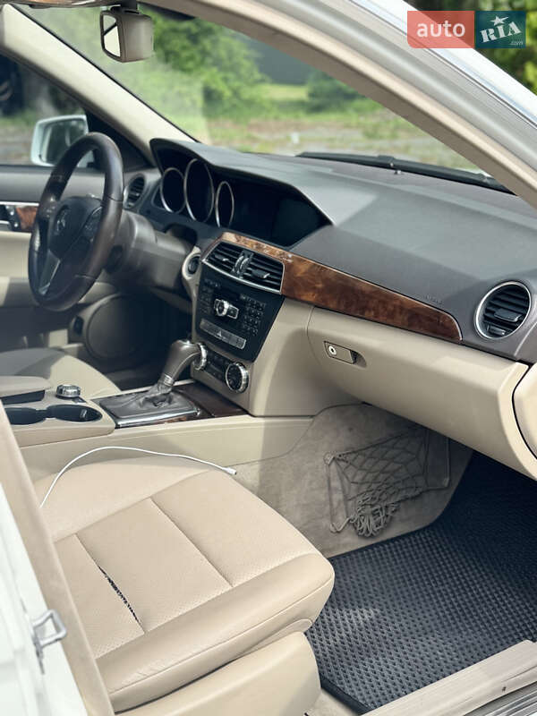 Седан Mercedes-Benz C-Class 2012 в Києві