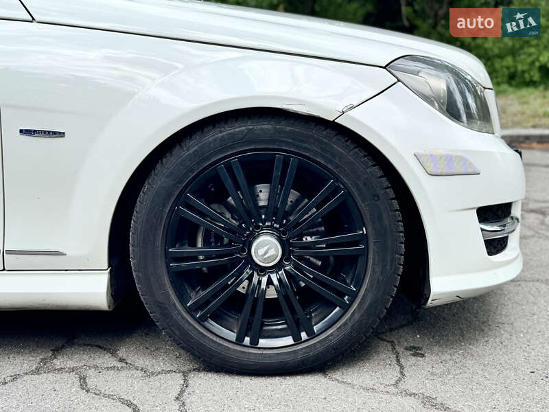 Седан Mercedes-Benz C-Class 2012 в Києві