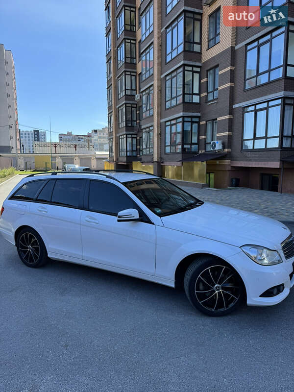 Универсал Mercedes-Benz C-Class 2012 в Чернигове
