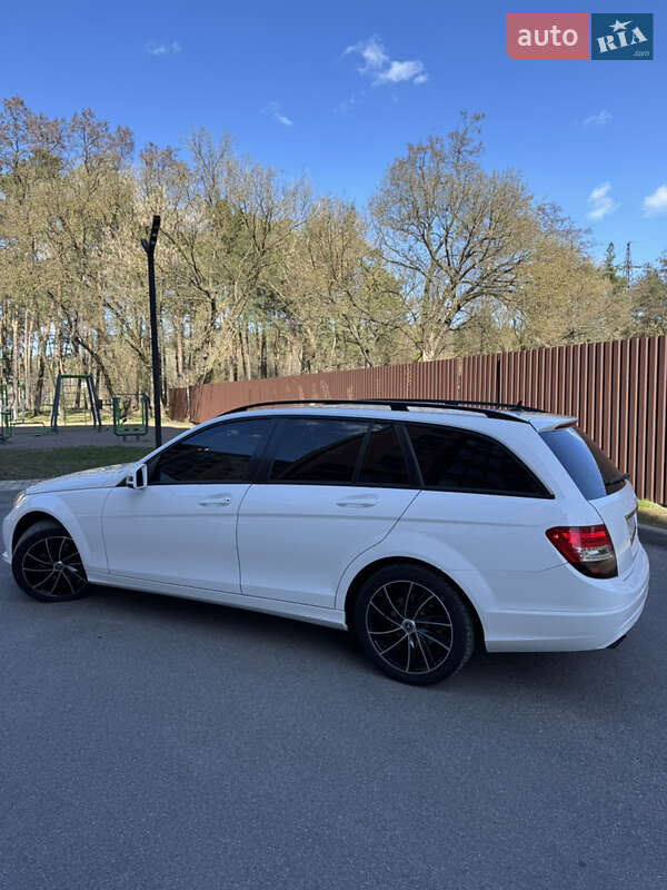 Универсал Mercedes-Benz C-Class 2012 в Чернигове