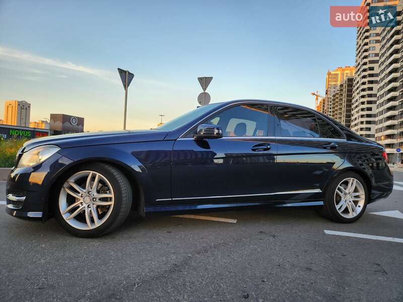 Седан Mercedes-Benz C-Class 2012 в Києві